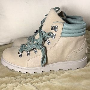 sorel ainsley conquest hiker boots